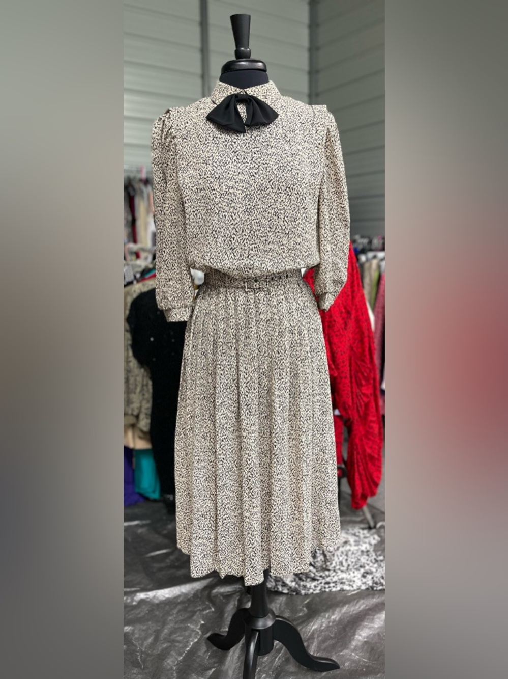 Vintage - Alexis Cream and Black Printed Long Sleeve Midi Dress